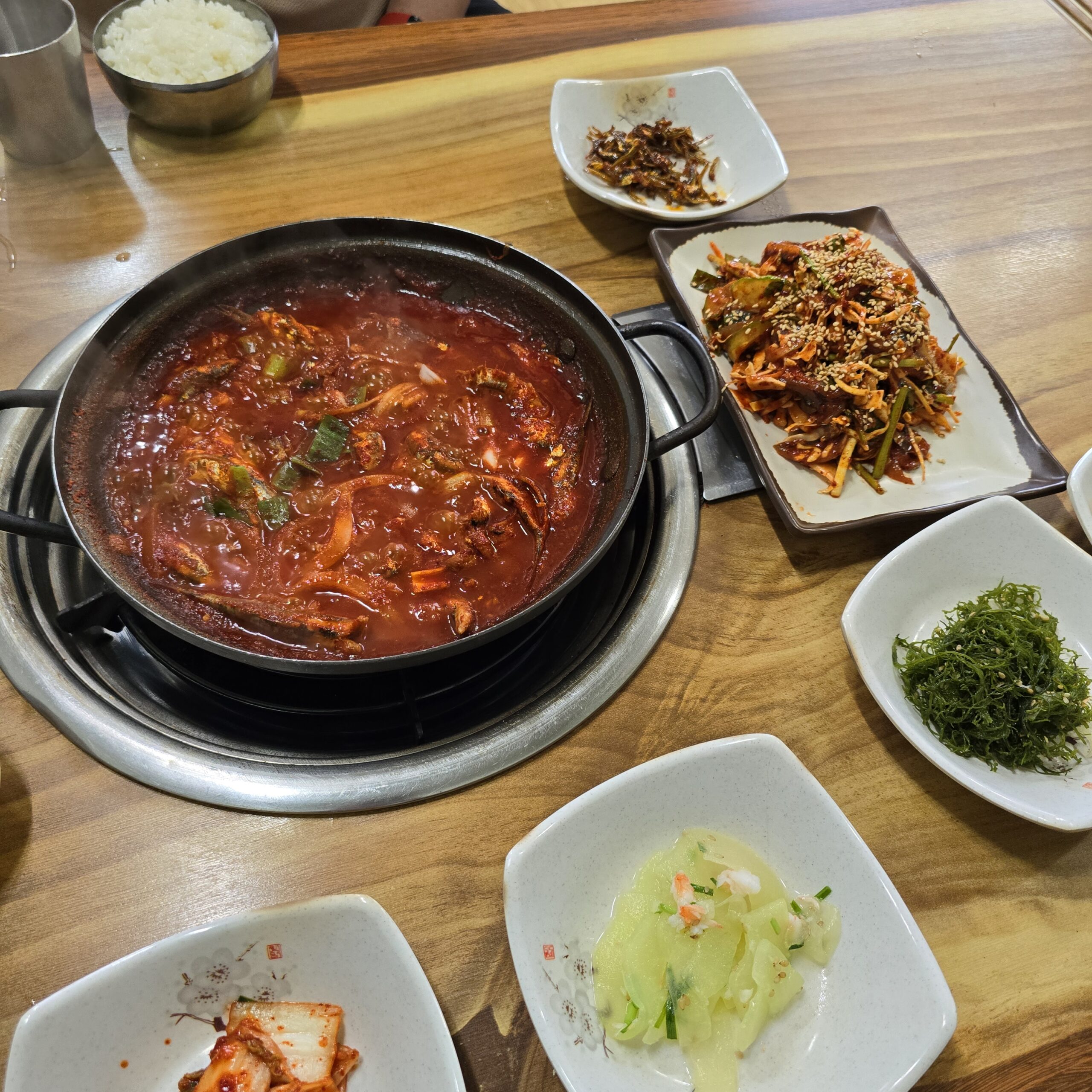 남해 멸치쌈밥 삼동면 맛집 동천식당 남해본점 멸치조림